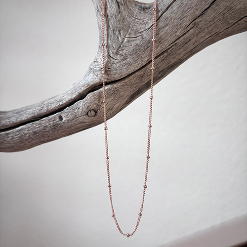 Kette Rosé mit kleinen Kugeln zu Edelstein-Anhänger