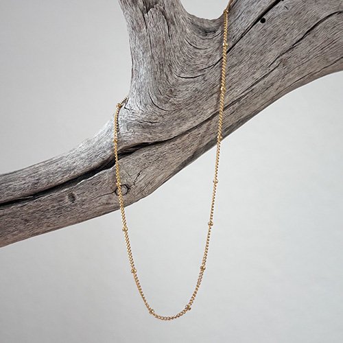 Kette Gold mit kleinen Kugeln zu Edelstein-Anhänger