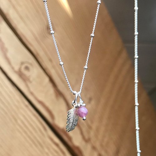 Kette Silber mit Anhänger Feder und Turmalin